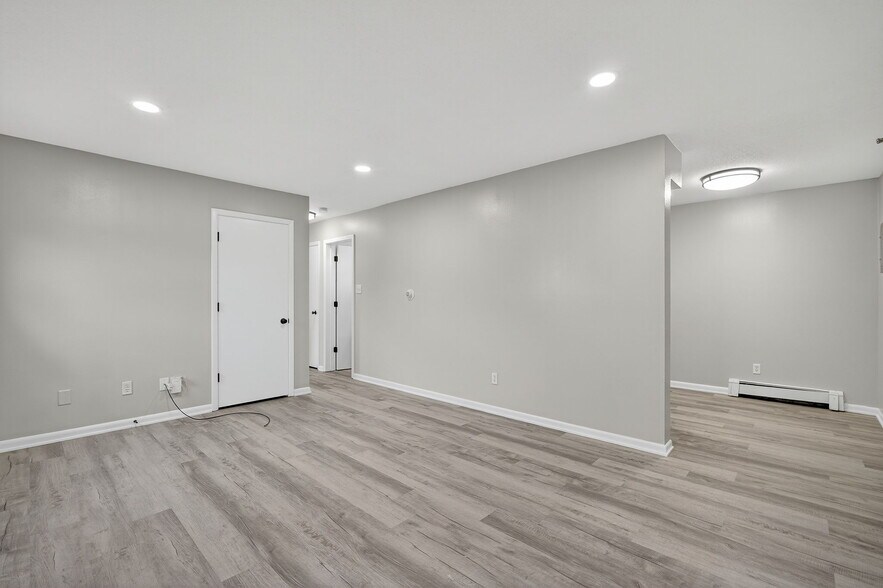 More Photos Of 800 13th St, West Des Moines Apartments For Sale