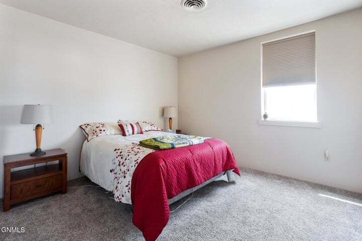 More Photos Of 213 11th St W, Williston Restaurant For Sale