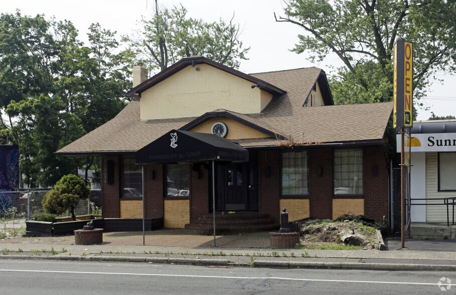 More Photos Of 590 Sunrise Hwy, Baldwin Freestanding For Lease
