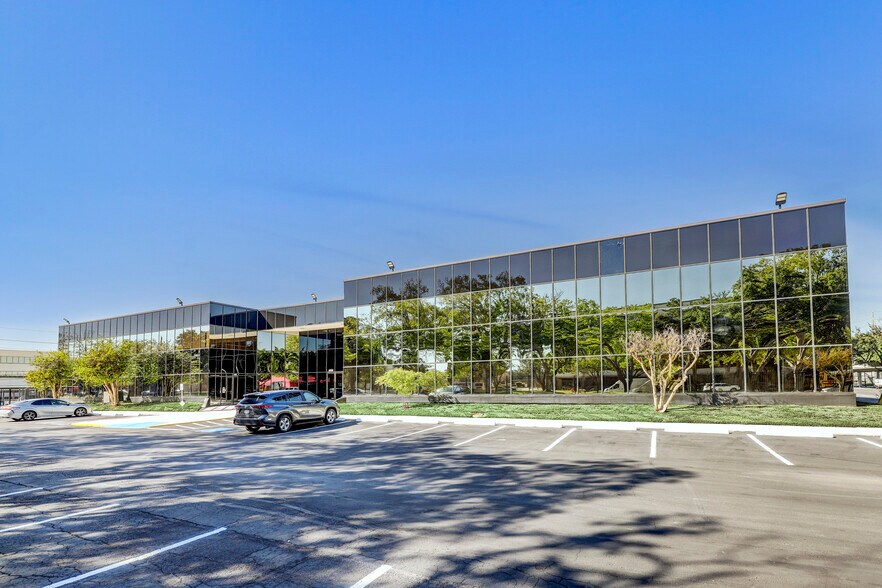 More Photos Of 10500 Richmond Ave, Houston Office For Sale