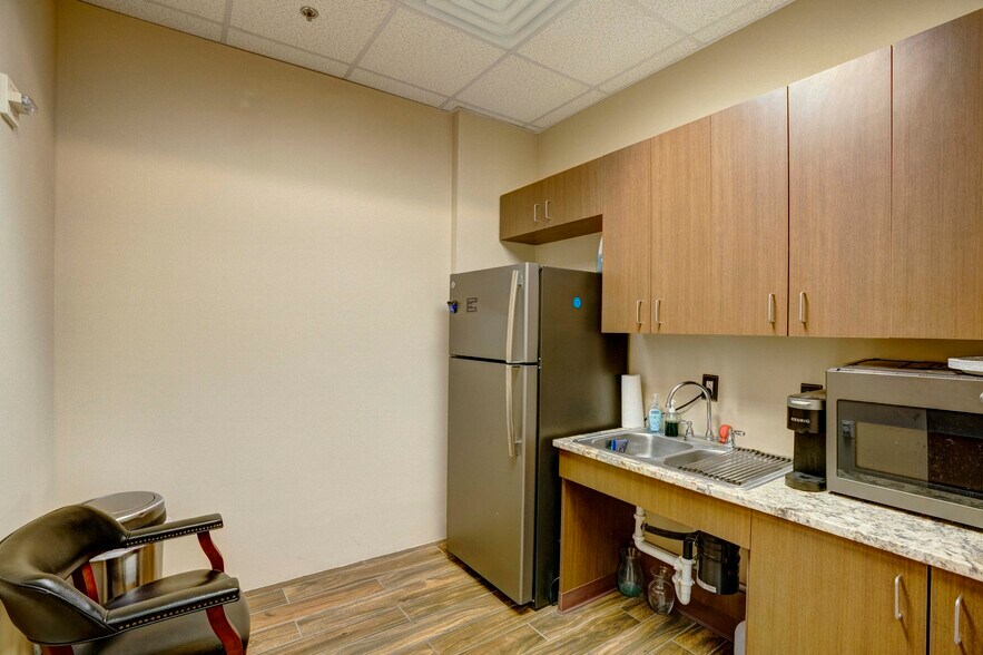 More Photos Of 7711 San Jacinto Pl, Plano Medical For Lease