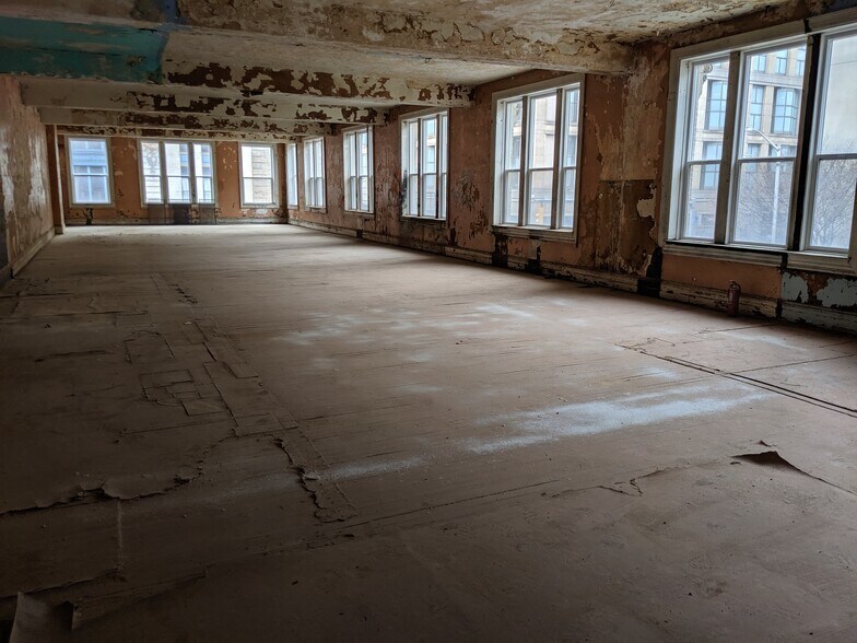 More Photos Of 400 E Baltimore St, Baltimore Storefront Retail Residential For Sale