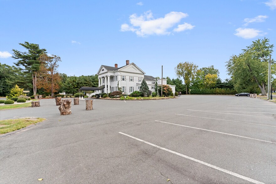 More Photos Of 135 Cooper St, Agawam Specialty For Sale