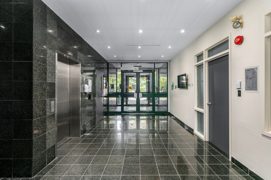 More Photos Of 204 Boul De Montarville, Boucherville Office For Lease