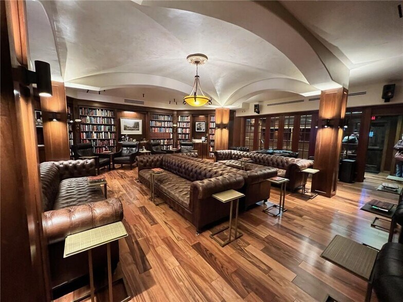 More Photos Of 211 Kenmawr Ave, Braddock Restaurant For Sale