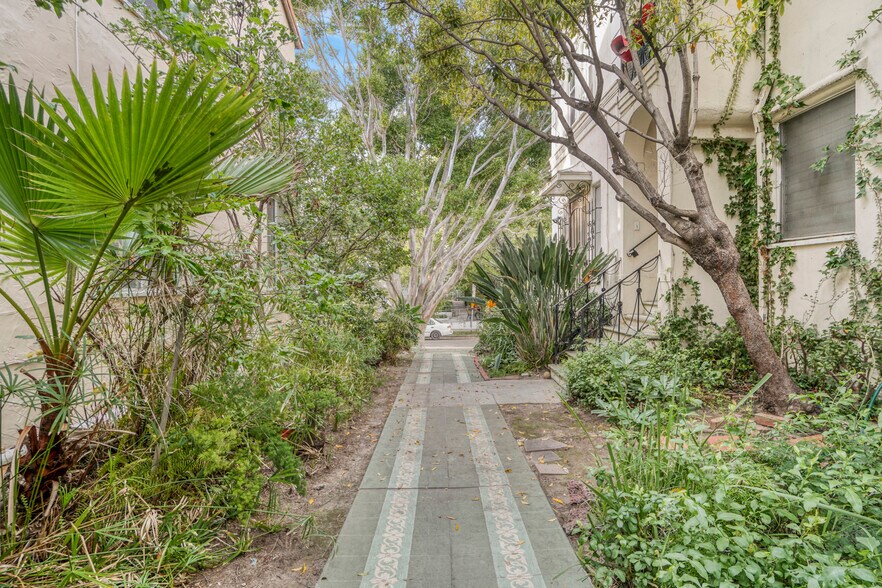 More Photos Of 728 S Genesee Ave, Los Angeles Apartments For Sale