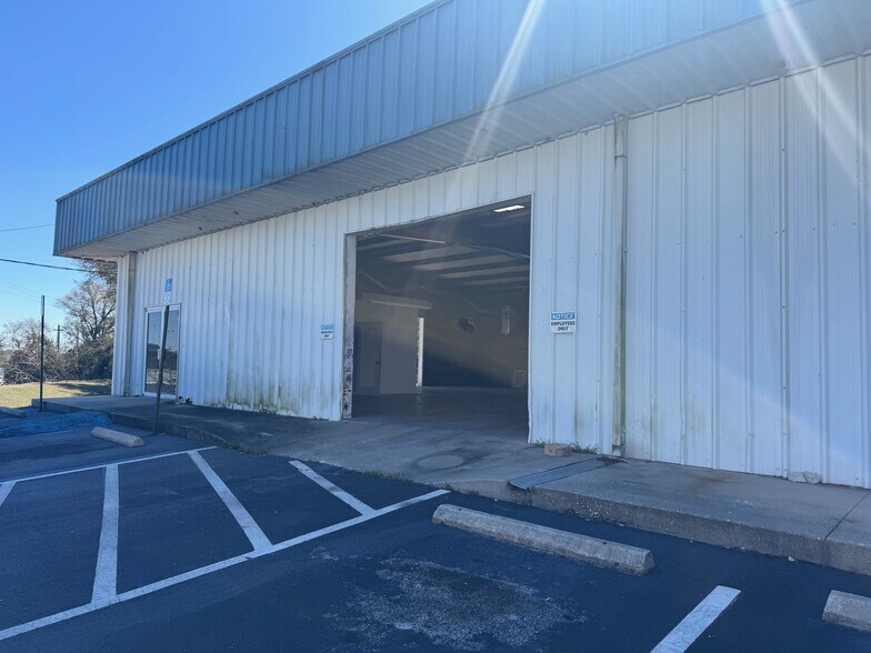 Primary Photo Of SKY RIDGE CIRCLE 37828 SUITE A, Dade City Flex For Lease