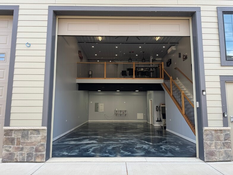 More Photos Of 2244 Ferry Rd, Naperville Flex For Sale