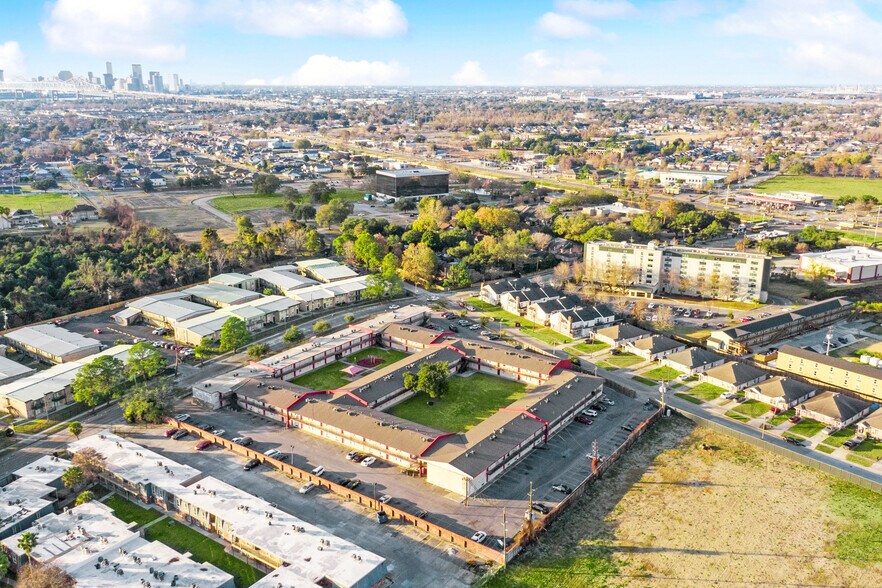 More Photos Of 3300 Garden Oaks Dr, New Orleans Apartments For Sale