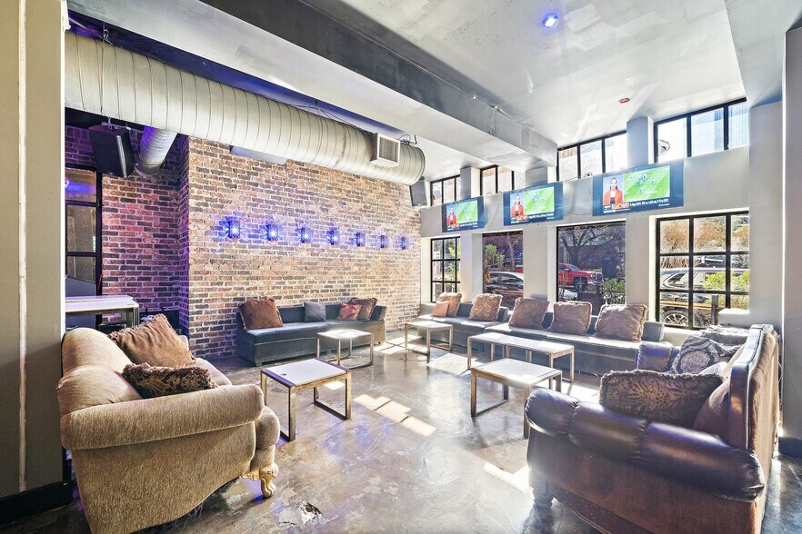 More Photos Of 809 Congress St, Houston Restaurant For Sale