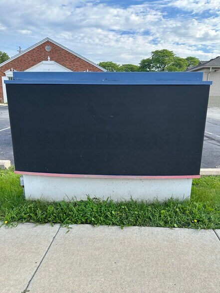 More Photos Of 4140 W Maple Rd, Bloomfield Hills Medical For Sale