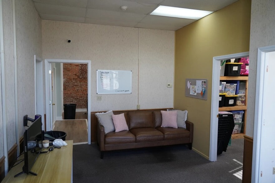 More Photos Of 201 Oneal St, Belton Office For Sale
