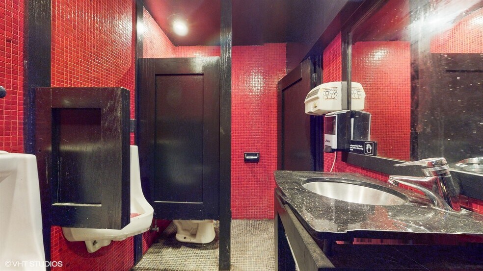 More Photos Of 2500 N Ashland Ave, Chicago Restaurant For Lease