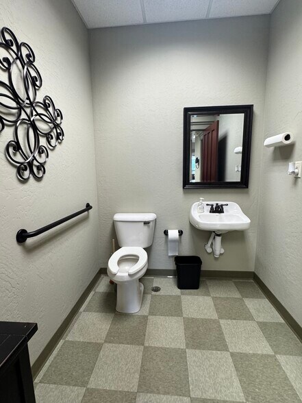 More Photos Of 1713 Tullamore Ave, Bloomington Medical For Lease