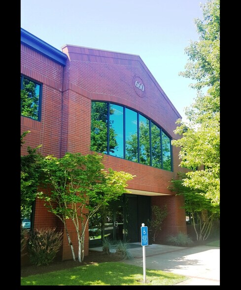 More Photos Of 650-680 Hawthorne Ave SE, Salem Unknown For Lease