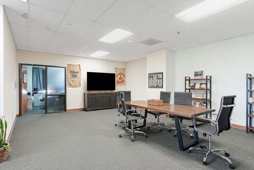 More Photos Of 1852 Fescue St SE, Albany Office For Sale