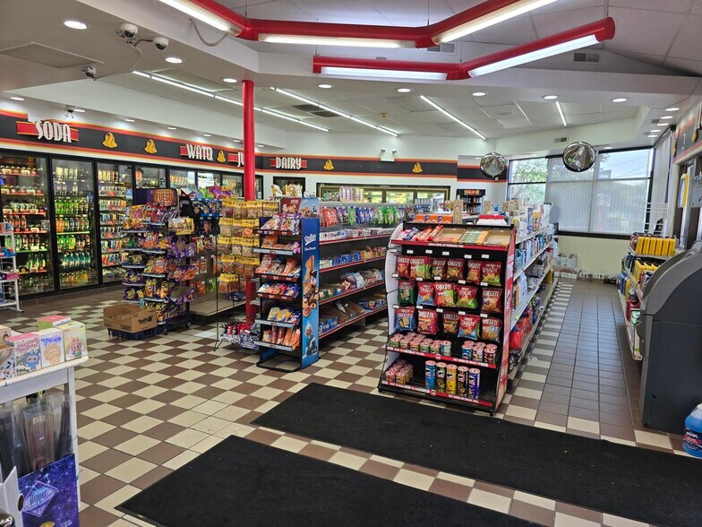 More Photos Of 7401 Jensen Blvd, Hanover Park Service Station For Sale