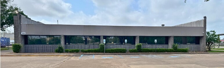 More Photos Of 3915 W Cardinal Dr, Beaumont Distribution For Lease