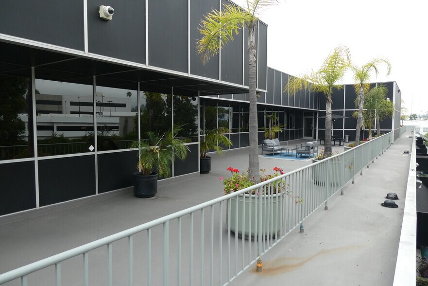 More Photos Of 6100-6120 San Fernando Rd, Glendale Office For Sale