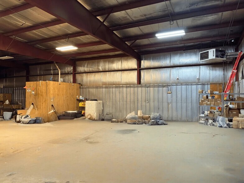 More Photos Of 4925A NW Alpha St, Williston Warehouse For Lease