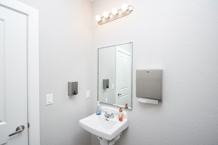 More Photos Of 23219 Red River Dr, Katy Medical For Sale
