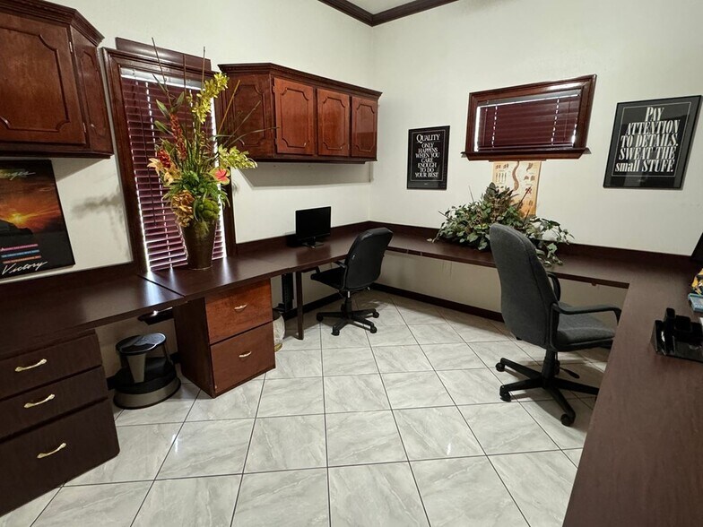 More Photos Of 505 Quarry St, Eagle Pass Office For Sale
