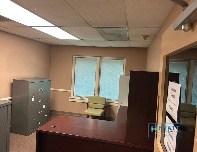More Photos Of 930 Point Pleasant Rd, Glen Burnie Office For Sale