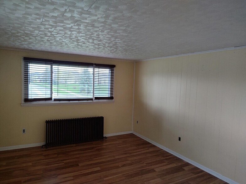 More Photos Of 960 French Rd, Cheektowaga Light Distribution For Sale