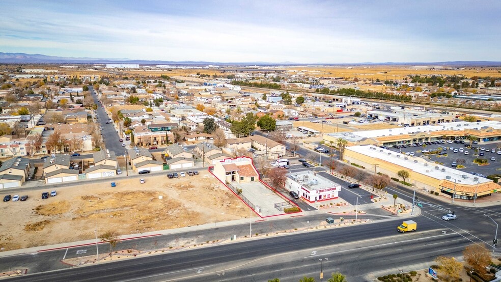 More Photos Of 465 E Palmdale Blvd, Palmdale Loft Creative Space For Lease