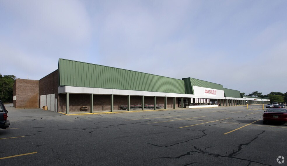 Primary Photo Of 601-607 Metacom Ave, Warren Unknown For Lease