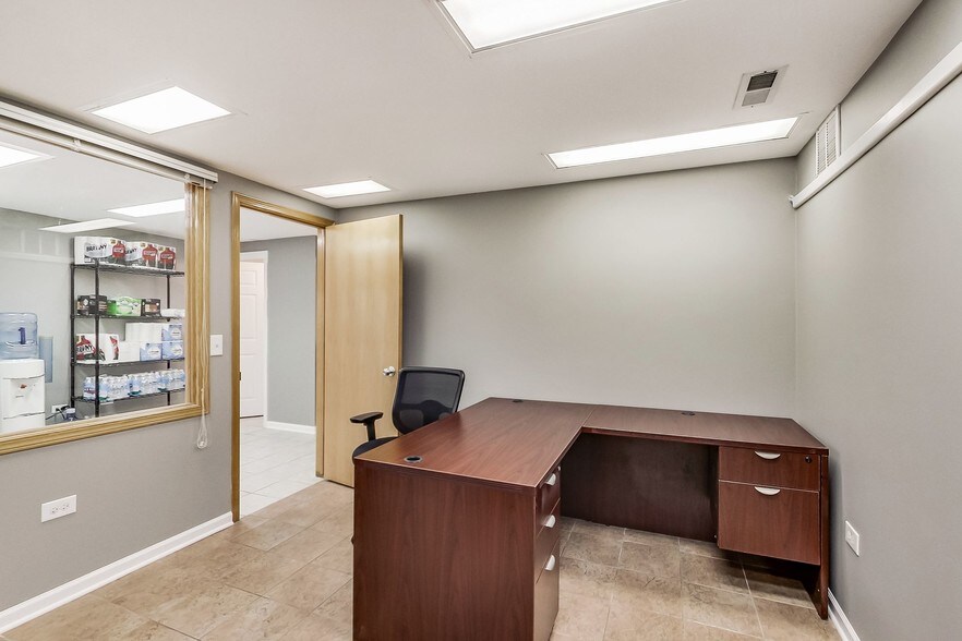 More Photos Of 2636 N Lincoln Ave, Chicago Apartments For Lease