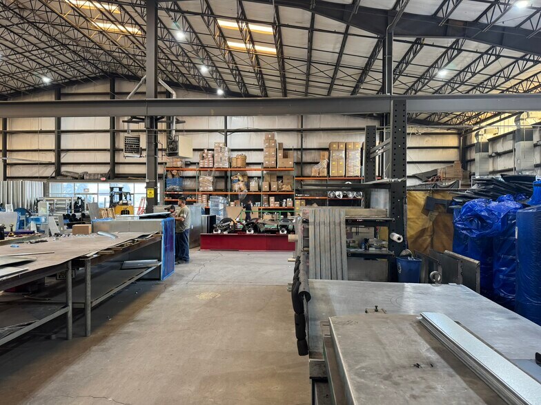More Photos Of 520 Jack Enders Blvd, Berryville Flex For Lease
