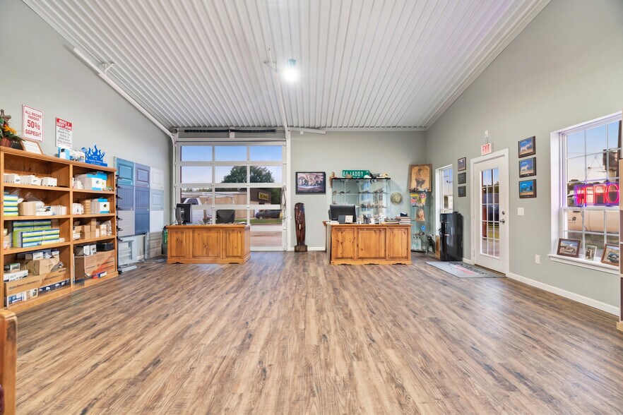 More Photos Of 6210 Lamar Rd, Reno Flex For Sale