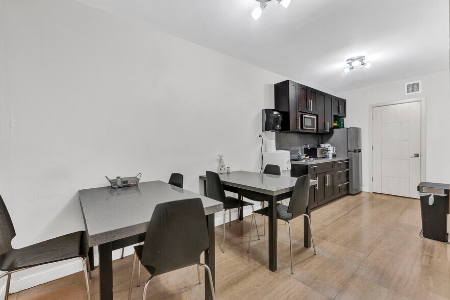 More Photos Of 821 N 21st Ave, Hollywood General Retail For Lease