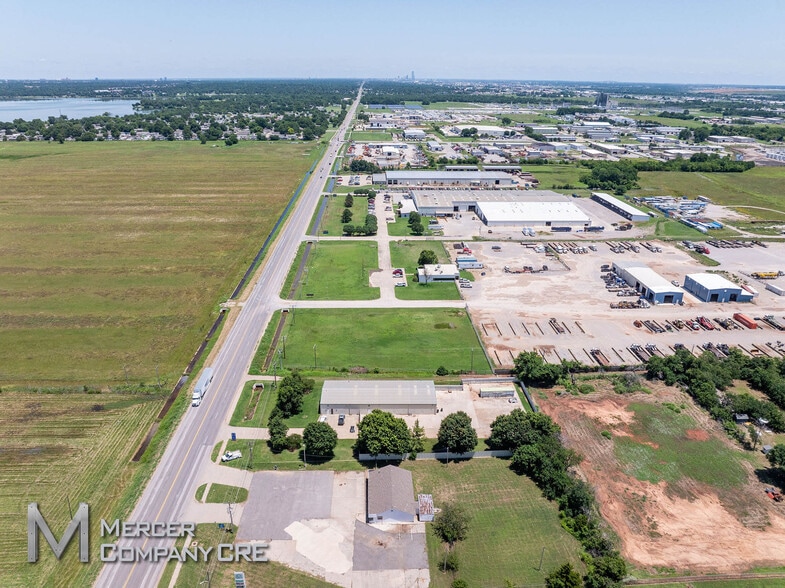 More Photos Of 10108 NW 10th St, Yukon Warehouse For Sale