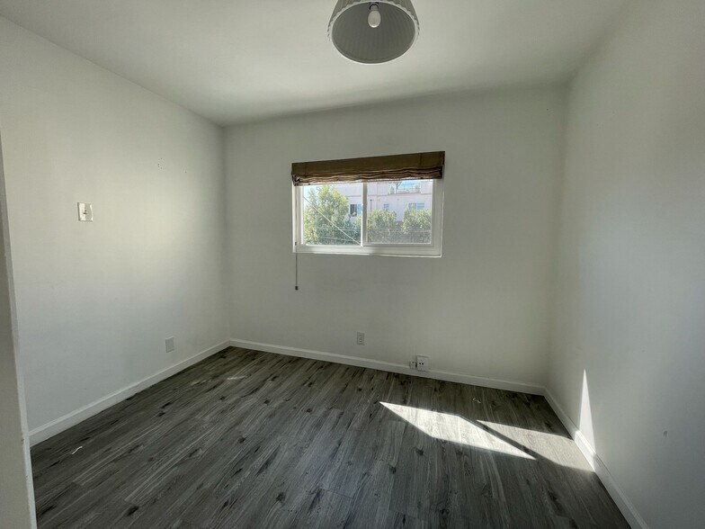 More Photos Of 8344 Melrose Ave, West Hollywood Storefront Retail Office For Lease