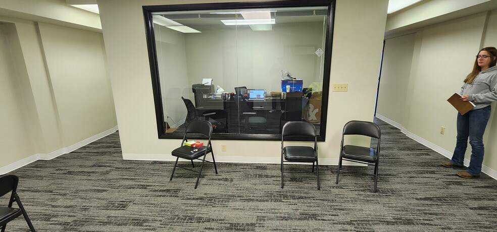 More Photos Of 2144 S Macarthur Blvd, Springfield Office For Lease