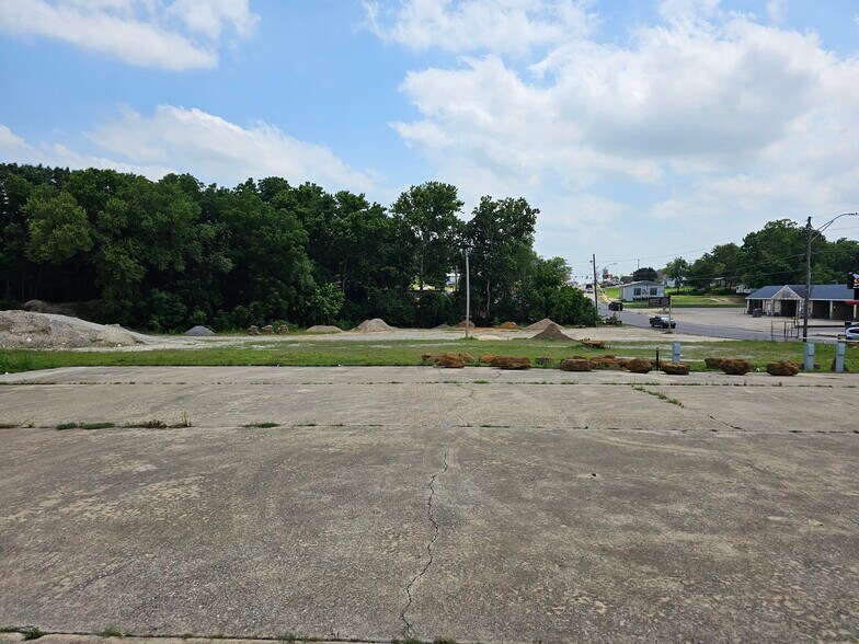 More Photos Of 1210 N 1st Ave, Durant Warehouse For Sale