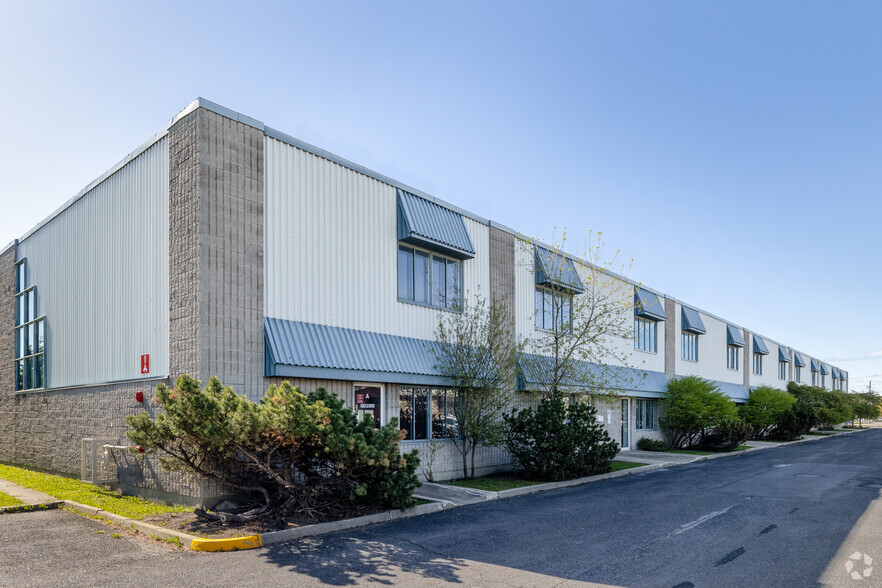 Primary Photo Of 3600 Boul Matte, Brossard Warehouse For Lease