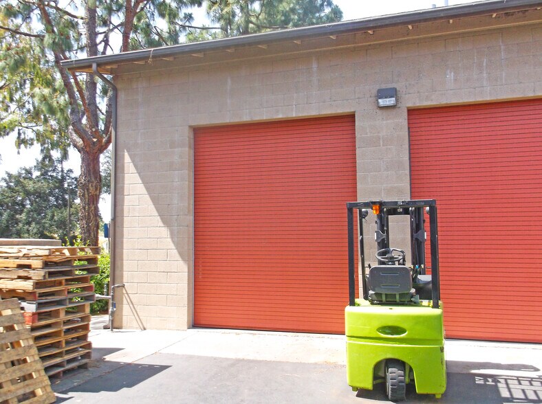 More Photos Of 6489 Calle Real, Goleta Research And Development For Lease