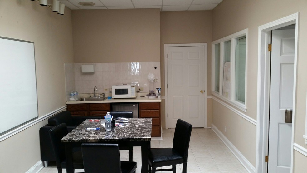 More Photos Of 9140 Broadway Ave, Brookfield Office For Sale