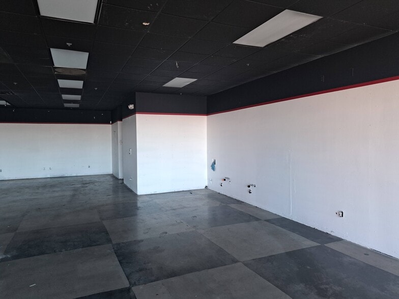 More Photos Of 12384 Palmdale Rd, Victorville Freestanding For Lease