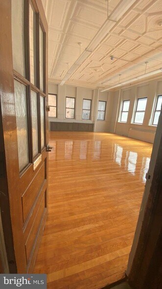 More Photos Of 6649 Tulip St, Philadelphia Schools For Lease