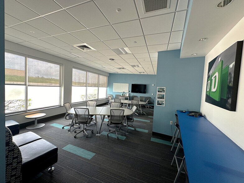 More Photos Of 550 Center St, Auburn Freestanding For Lease