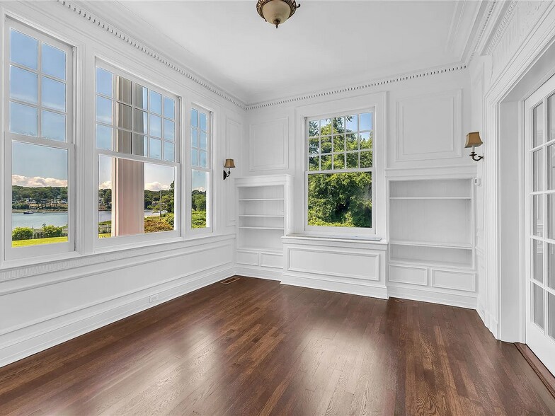 More Photos Of 158 E Shore Rd, Halesite Specialty For Sale