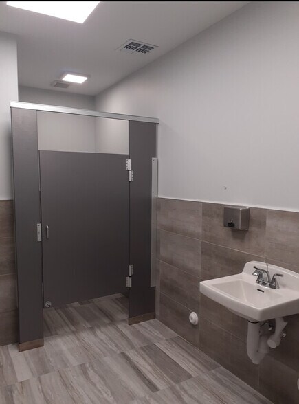 More Photos Of 2256 NY-17K, Montgomery Distribution For Sale