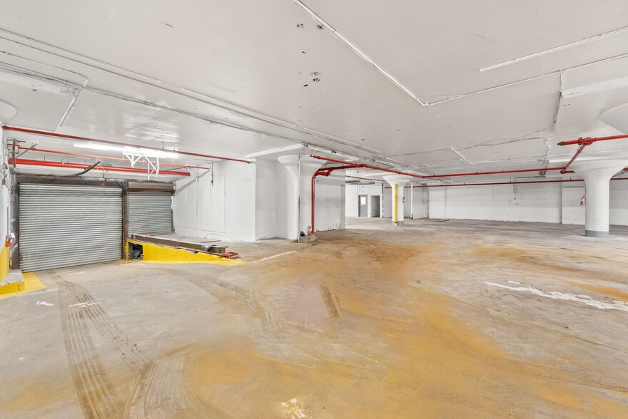 More Photos Of 122-128 N 11th St, Newark Manufacturing For Sale