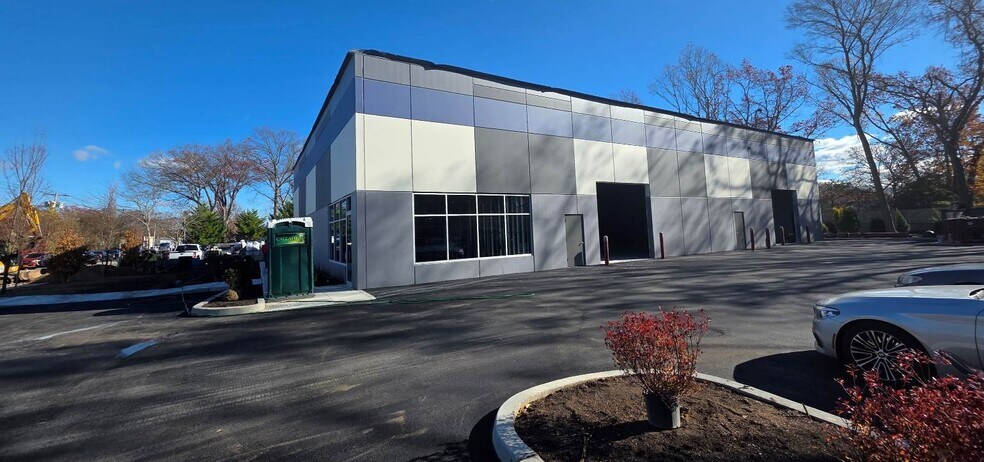 Primary Photo Of 2 Beaver Dam Rd, Islip Warehouse For Lease