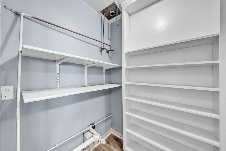 More Photos Of 2820 Broadmoor Ave, Concord Restaurant For Sale