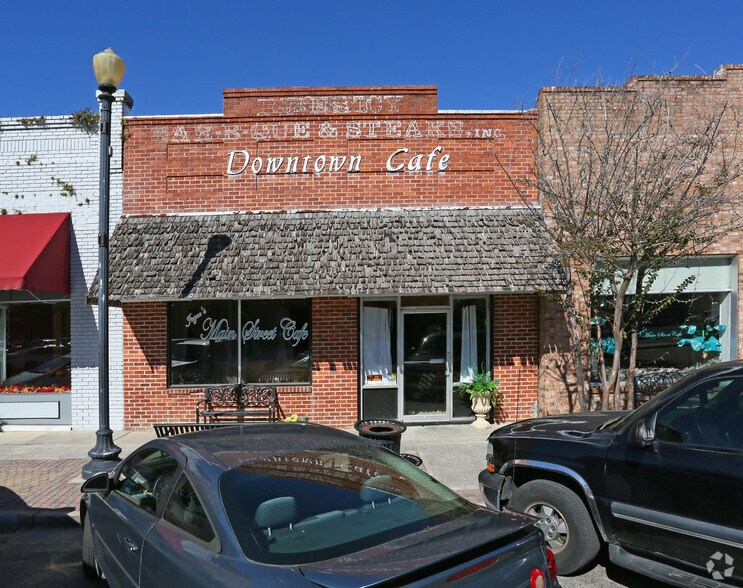 More Photos Of 108 E Main St, Perry Storefront For Sale